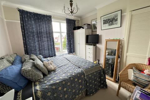 107 Cherrydown Avenue, London, E4 8DT
