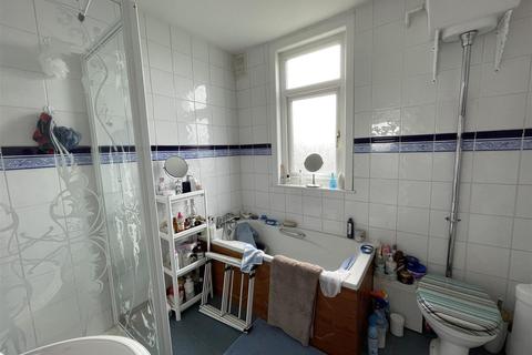 107 Cherrydown Avenue, London, E4 8DT