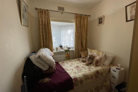 107 Cherrydown Avenue, London, E4 8DT