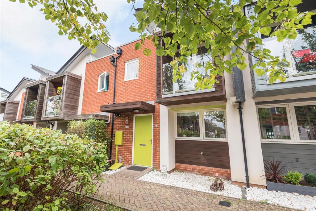 Clock House Rise, Coxheath, Maidstone 3 bed terraced house £280,000