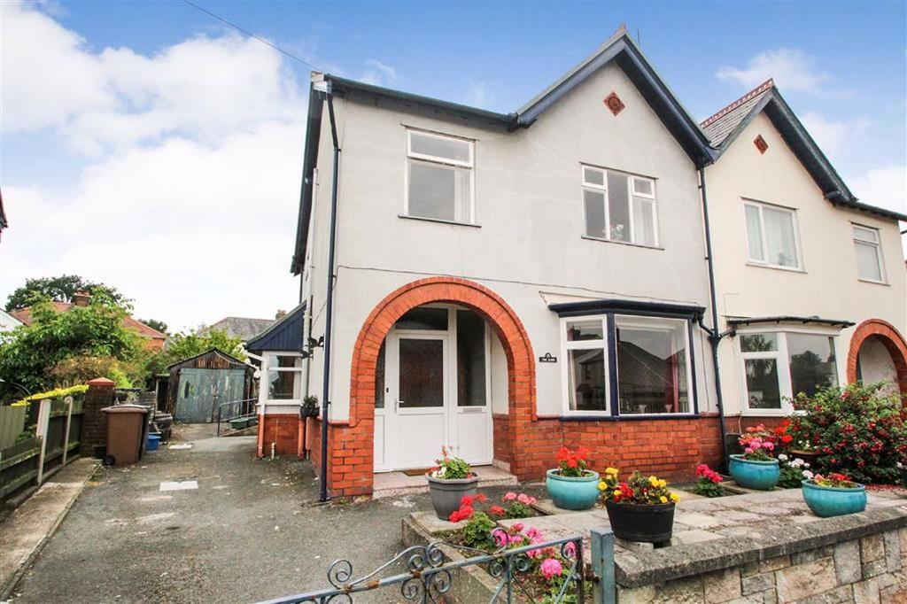 Cambrian Drive, Oswestry 3 bed semidetached house £185,000
