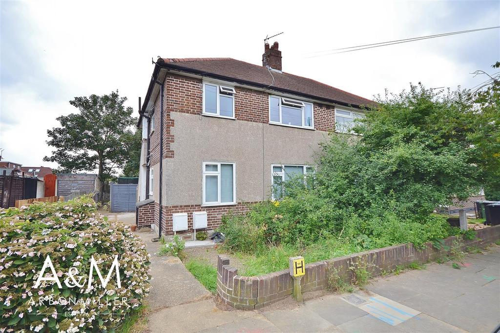 Dryden Close, Hainault 2 bed £285,000