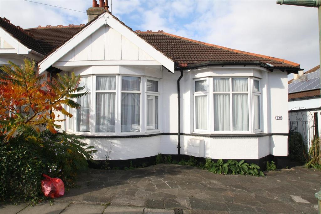 Lansdowne Avenue, LeighOnSea 3 bed semidetached bungalow £1,375