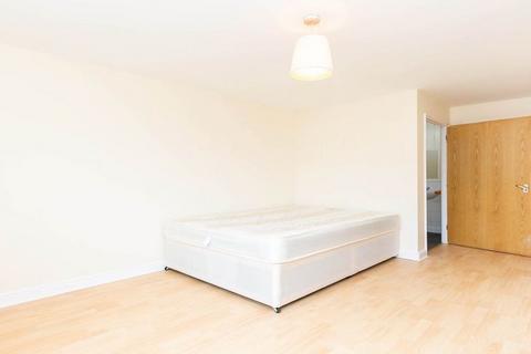2 bedroom flat to rent, N7