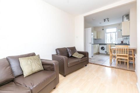 3 bedroom flat to rent, N7
