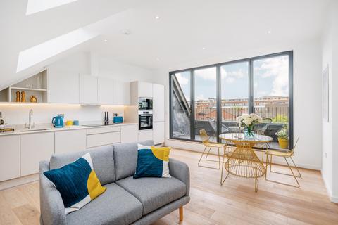 2 bedroom flat for sale - Boot Court, Jeddo Road, London, W12