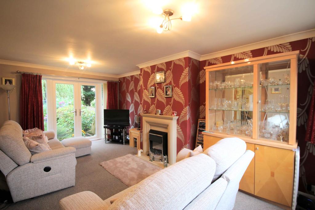 56 Highgate Avenue, Lepton, Huddersfield HD8 0EE 3 bed semidetached house £250,000