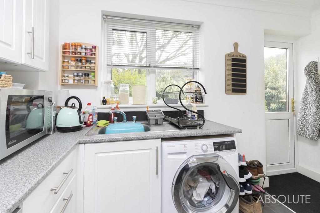 610967