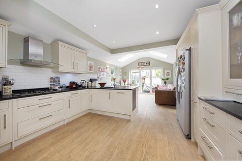 48 Clifton Road, Kingston Upon Thames, KT2 6PJ