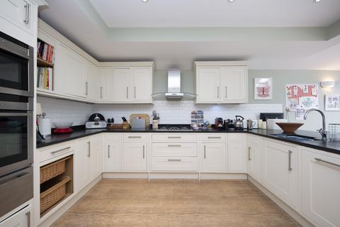 48 Clifton Road, Kingston Upon Thames, KT2 6PJ