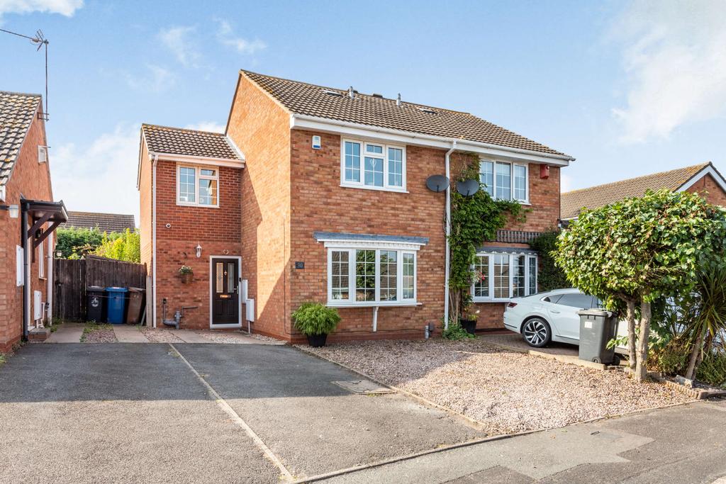 Cornfield Drive, Lichfield, Staffordshire 3 bed semi-detached house - £ ...