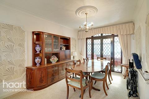 72 Kensington Drive, Woodford Green, IG8 8LN