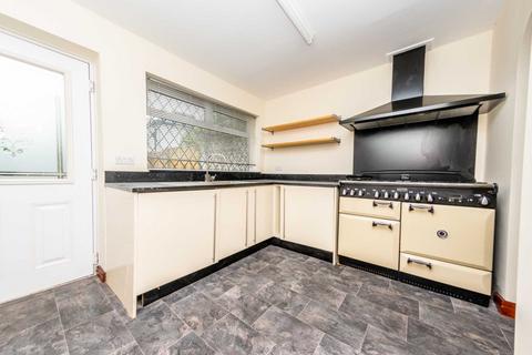 3 bedroom semi-detached house to rent, Birchfield Avenue, Leeds