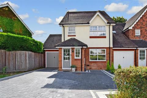 17 Warren Drive, Southwater, Horsham, RH13 9GL