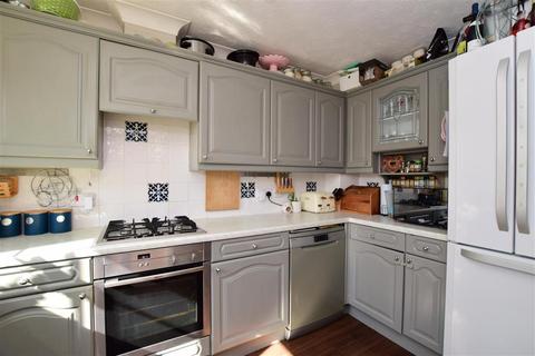 17 Warren Drive, Southwater, Horsham, RH13 9GL