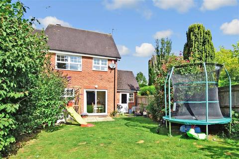 17 Warren Drive, Southwater, Horsham, RH13 9GL