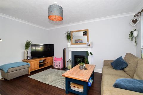 17 Warren Drive, Southwater, Horsham, RH13 9GL