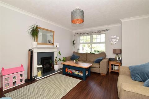 17 Warren Drive, Southwater, Horsham, RH13 9GL