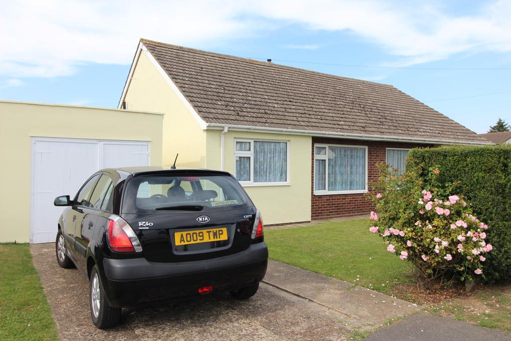 Samsons Road, Brightlingsea... 2 bed semidetached bungalow £255,000