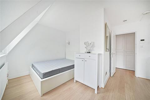 Studio to rent, Egerton Gardens, Knightsbridge, London, SW3