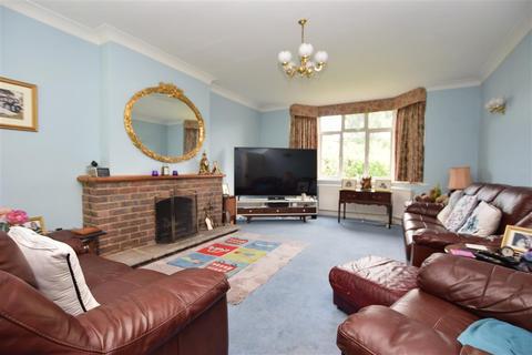 5 Upfield, Horley, RH6 7JY