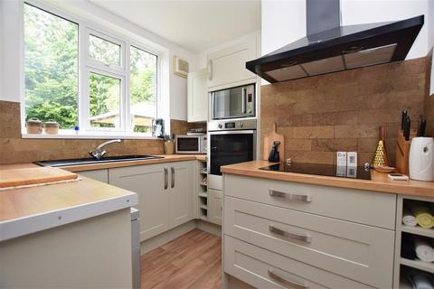 5 Upfield, Horley, RH6 7JY
