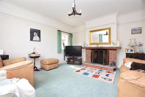 5 Upfield, Horley, RH6 7JY