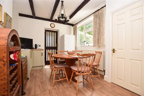 5 Upfield, Horley, RH6 7JY