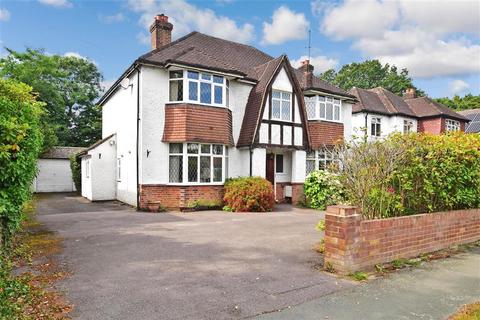 5 Upfield, Horley, RH6 7JY