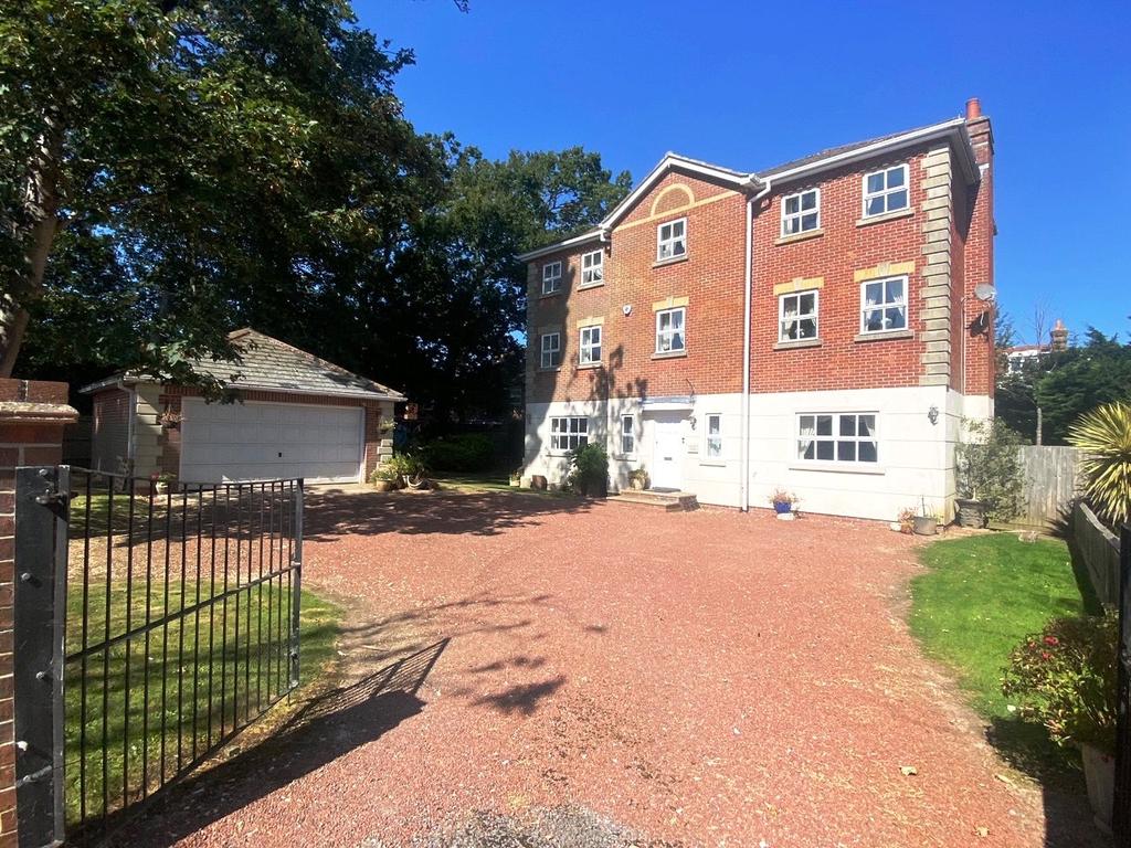Newton Place, LeeOnTheSolent... 5 bed detached house £2,950 pcm (£