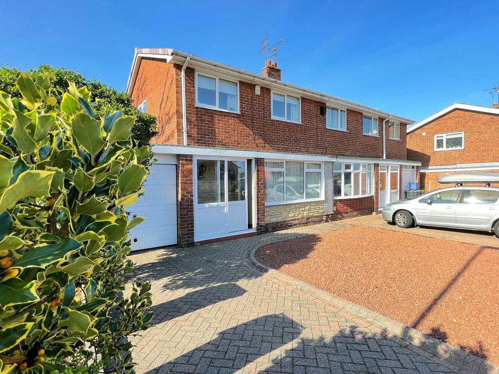 Mill Crescent, Hebburn, Tyne and... 3 bed semidetached house £180,000