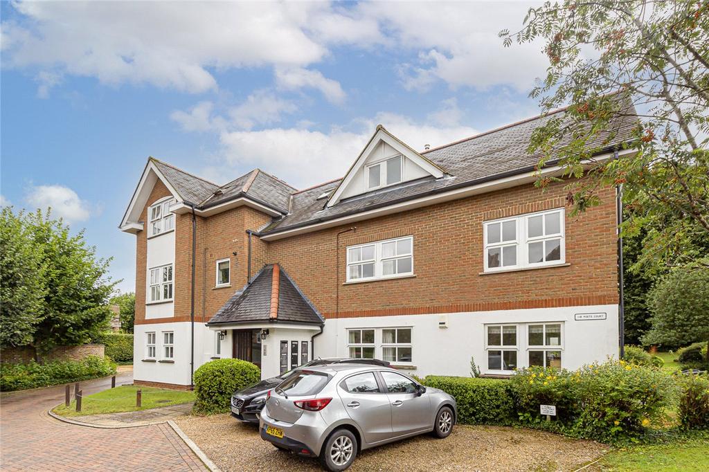 Poets Court, Milton Road, Harpenden 2 bed flat £365,000