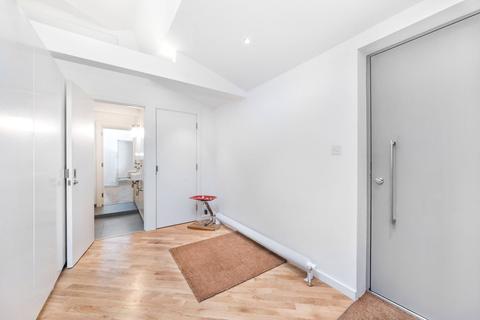 1 Forest Road, Richmond, TW9 3BY