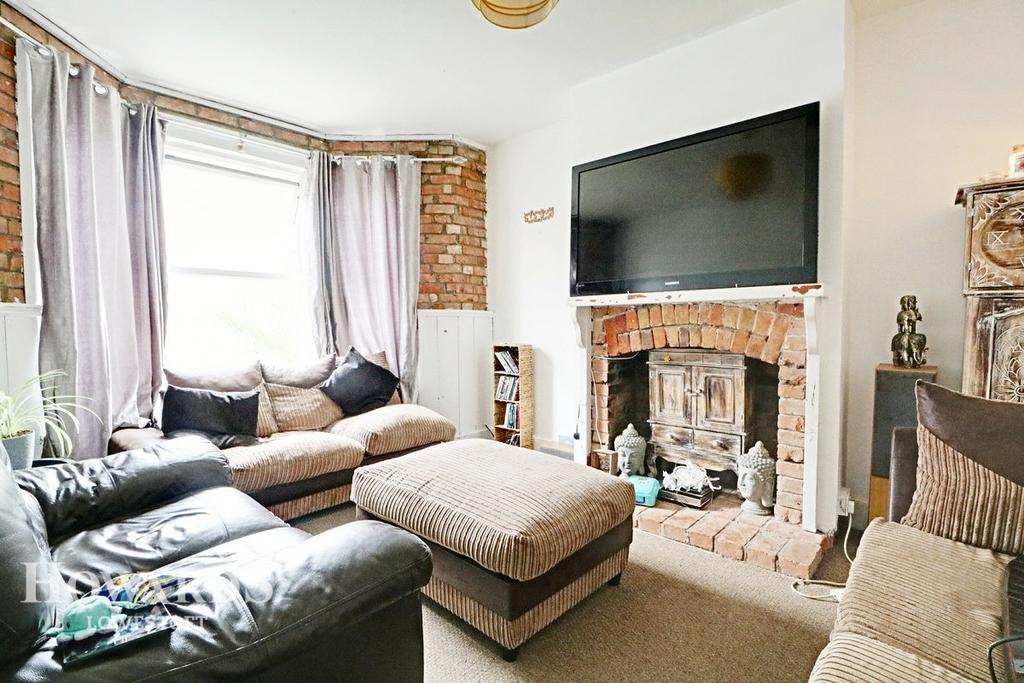 Rotterdam Road, Lowestoft 3 bed terraced house £140,000