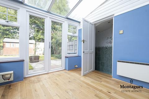 11 Laburnum Road, Coopersale, Epping, CM16 7RA