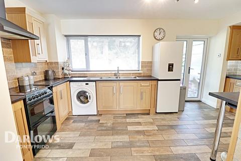 10 Ashgrove, Pontypridd, CF37 3DW