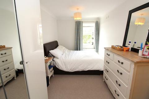 2 bedroom apartment to rent, St. Marys Lane, RM14