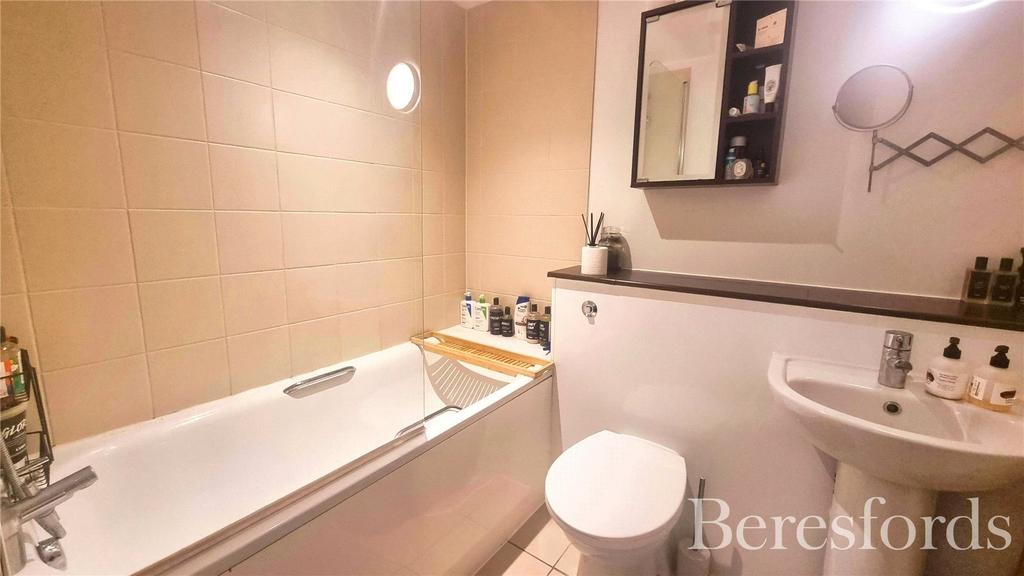 Apartment in Romford - View 5