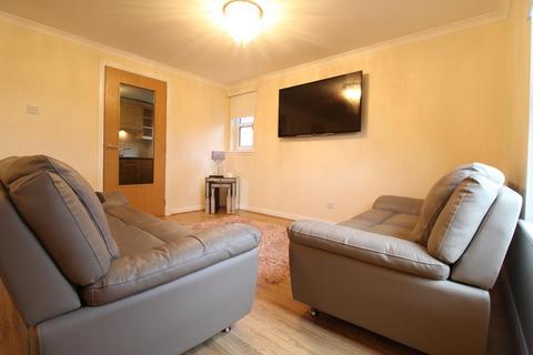 2 bedroom flat to rent, Kings Gate, First Floor, AB15