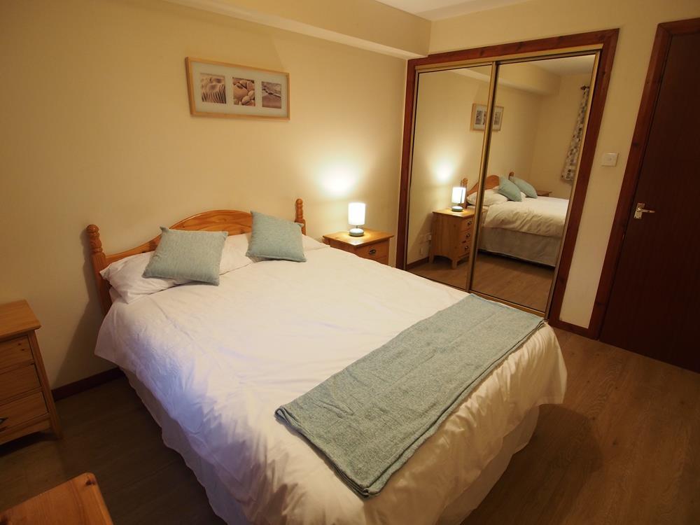 Bedroom 1 (2)