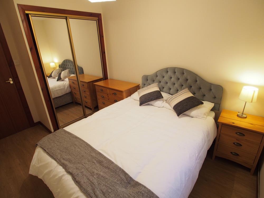 Bedroom 2 (2)