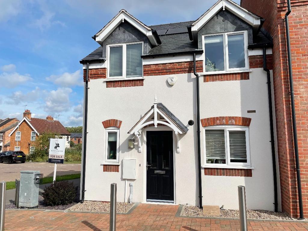 Highbank, Lower Cape, Warwick 2 bed terraced house £275,000