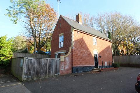 3 bedroom detached house to rent, Church Road, Ashley Cross