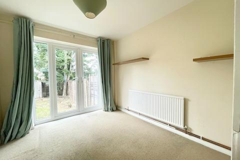 3 bedroom terraced house to rent - Weydon Hill Close, Farnham
