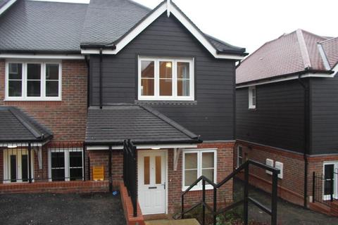 2 bedroom end of terrace house to rent, Apple Tree Close, High Wycombe, HP13