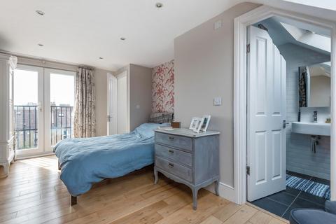 11 Eswyn Road, London, SW17 8TR