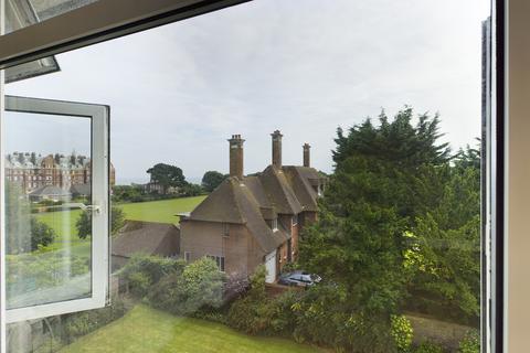 2 bedroom apartment to rent, Dixwell Road, Folkestone