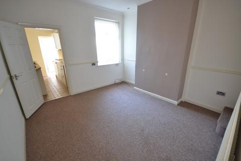 2 bedroom terraced house to rent, Woodman Street, Milton