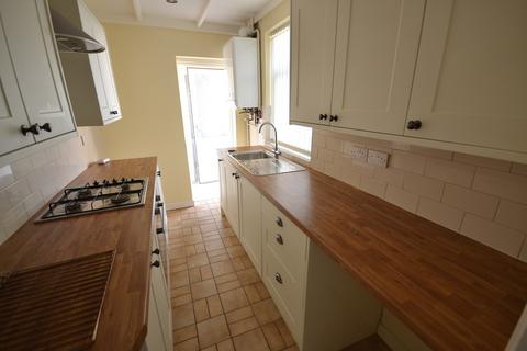 2 bedroom terraced house to rent, Woodman Street, Milton