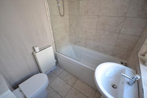 2 bedroom terraced house to rent, Woodman Street, Milton